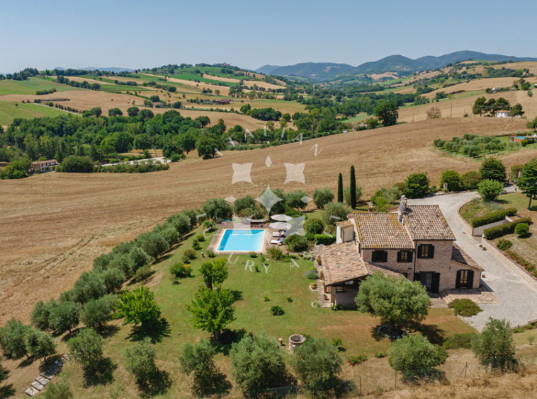 Villa Arcevia Marche Italy Luxury Panorama