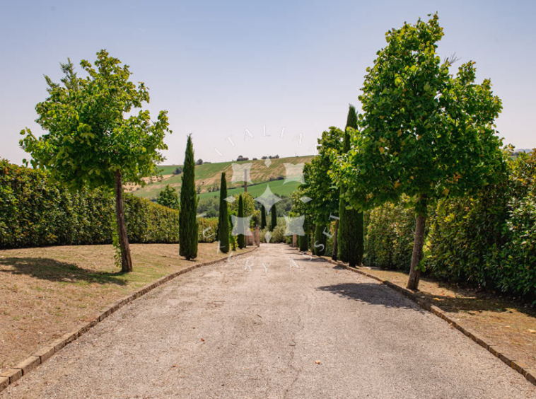 Villa Arcevia Marche Italy Luxury Panorama