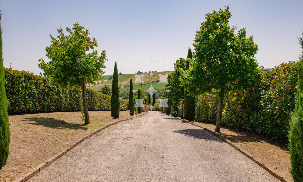 Villa Arcevia Marche Italy Luxury Panorama