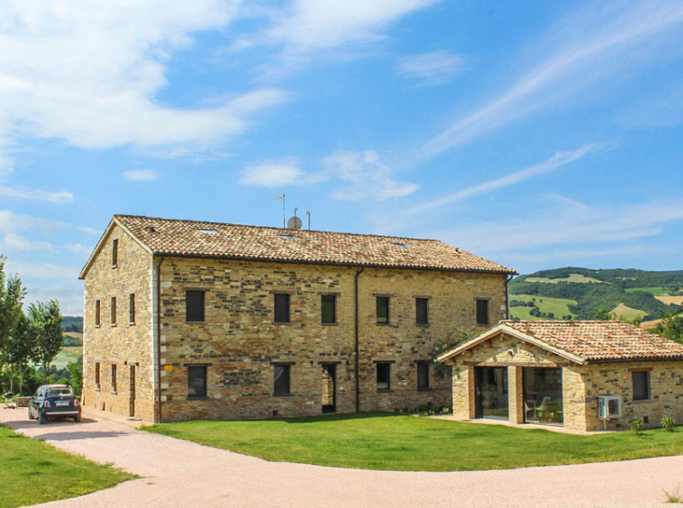 Farmhouse Isola del Piano Urbino Pesaro Marche Italy