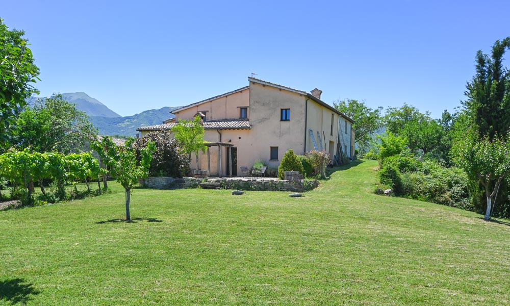 Farmhouse Parish Cagli Marche Italy