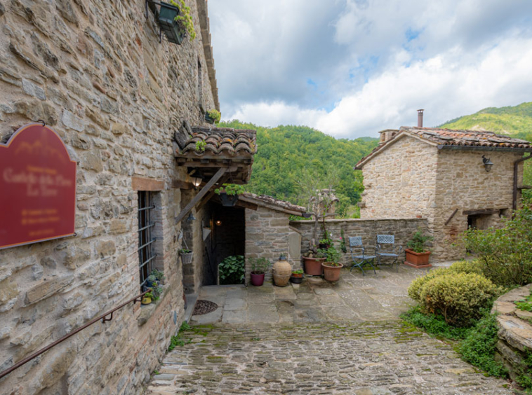 Castle Mercatello Metauro Borgo Marche Italy Agriturismo