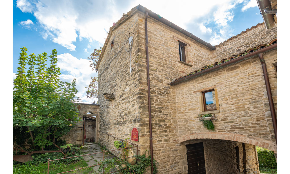 Castle Mercatello Metauro Borgo Marche Italy Agriturismo