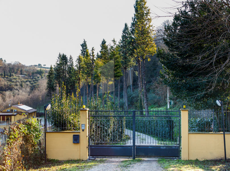 Agriturismo Ponzano Fermo Marche Pool Italy