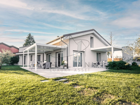 Villa Sommacampagna Verona Veneto Italy Poll