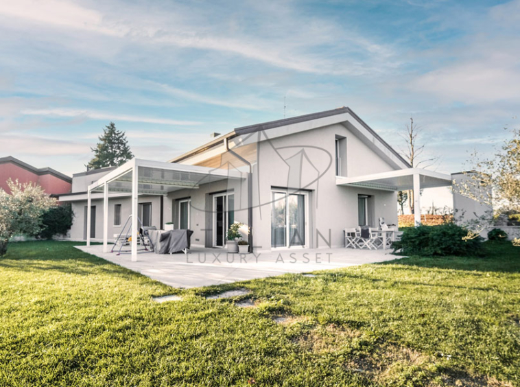 Villa Sommacampagna Verona Veneto Italy Poll