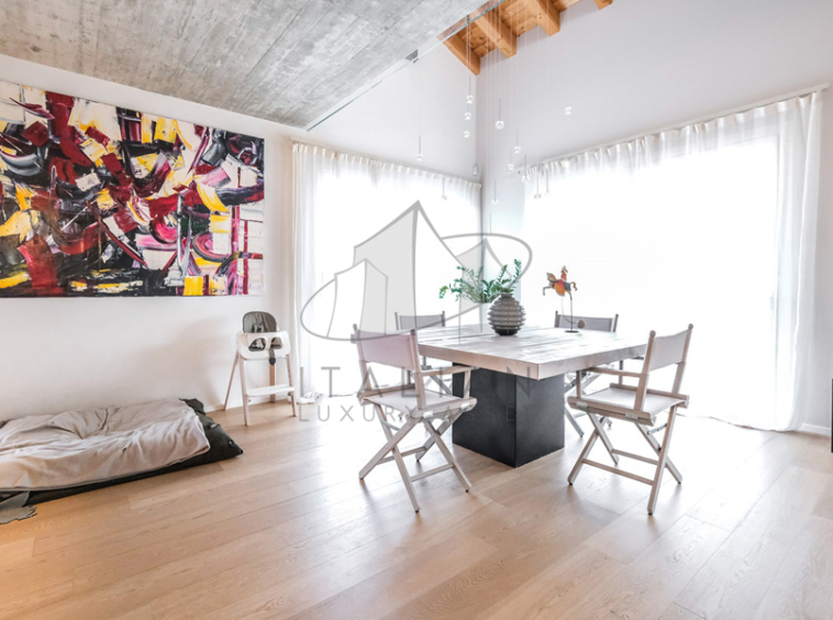 Villa Sommacampagna Verona Veneto Italy Poll