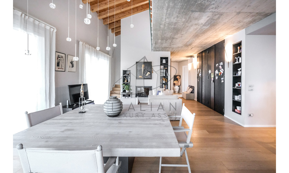 Villa Sommacampagna Verona Veneto Italy Poll