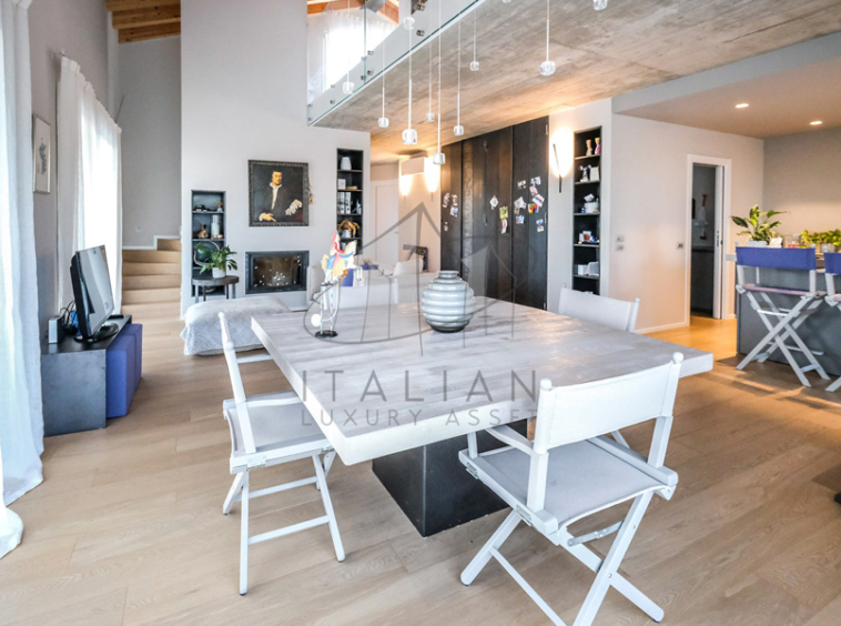 Villa Sommacampagna Verona Veneto Italy Poll