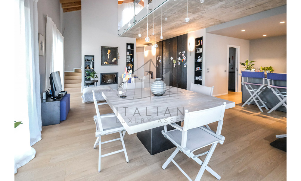 Villa Sommacampagna Verona Veneto Italy Poll
