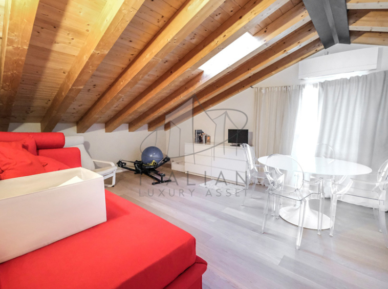 Villa Sommacampagna Verona Veneto Italy Poll