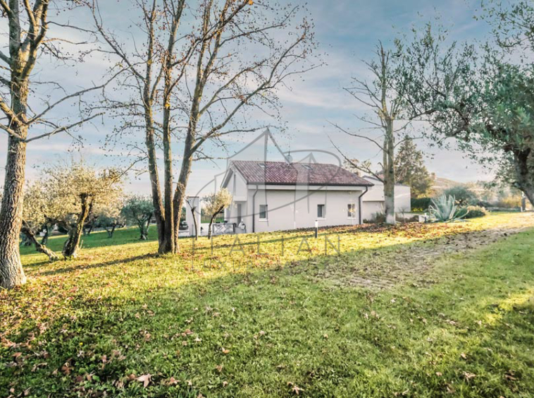 Villa Sommacampagna Verona Veneto Italy Poll