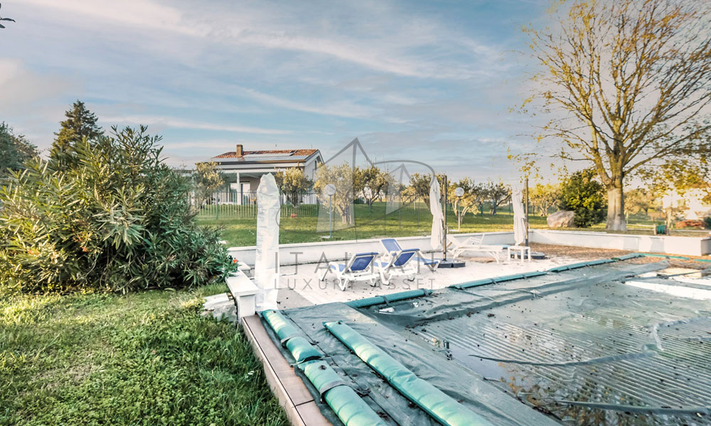 Villa Sommacampagna Verona Veneto Italy Poll