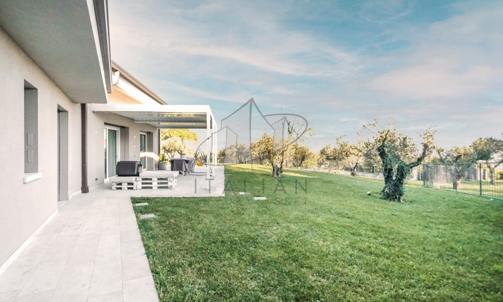 Villa Sommacampagna Verona Veneto Italy Poll