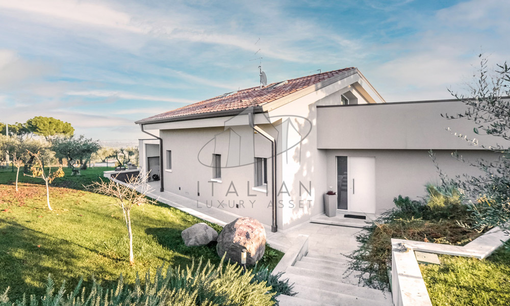 Villa Sommacampagna Verona Veneto Italy Poll