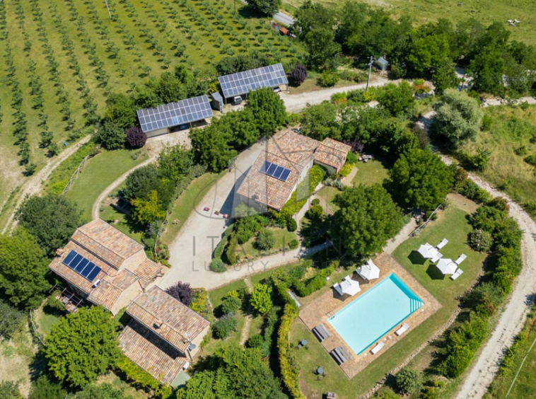 Agriturismo Sarnano Macerata Marche Italy SPA Pool