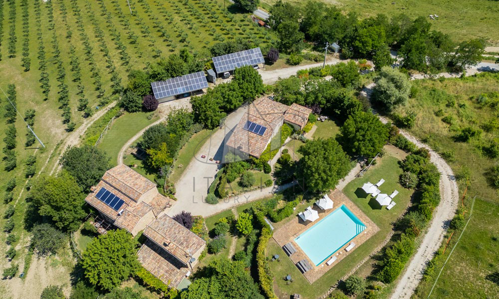 Agriturismo Sarnano Macerata Marche Italy SPA Pool