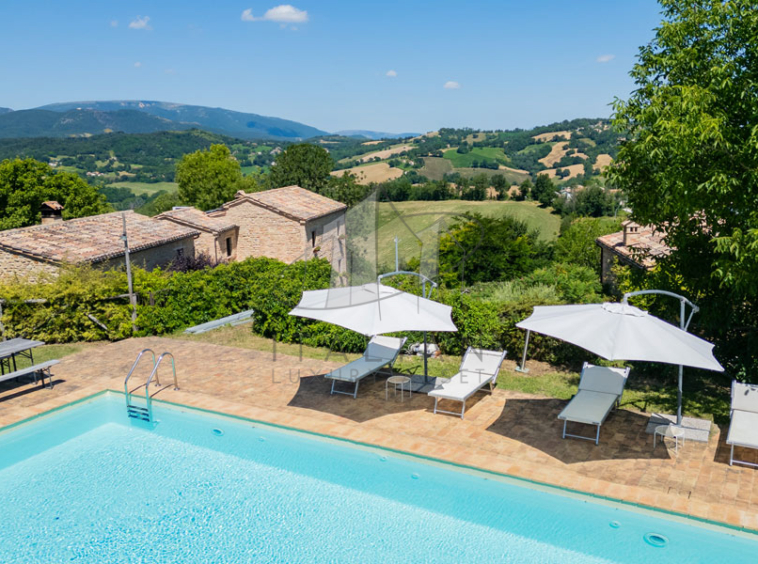 Agriturismo Sarnano Macerata Marche Italy SPA Pool