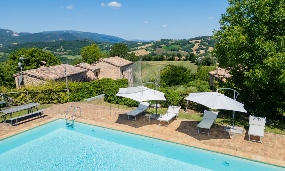 Agriturismo Sarnano Macerata Marche Italy SPA Pool