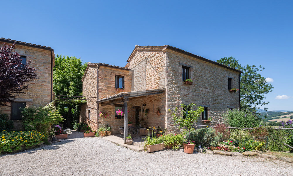 Agriturismo Sarnano Macerata Marche Italy SPA Pool