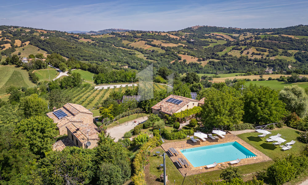 Agriturismo Sarnano Macerata Marche Italy SPA Pool