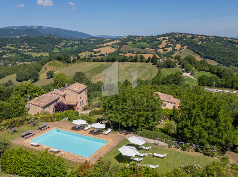 Agriturismo Sarnano Macerata Marche Italy SPA Pool