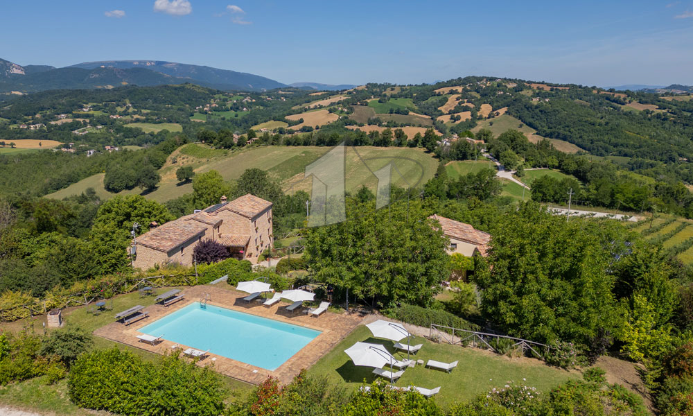 Agriturismo Sarnano Macerata Marche Italy SPA Pool