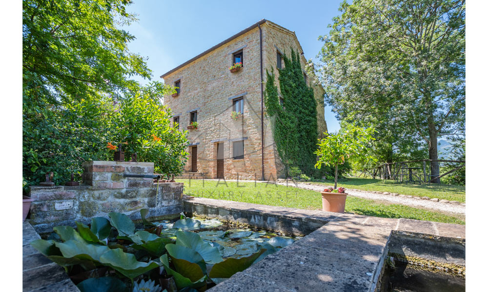 Agriturismo Sarnano Macerata Marche Italy SPA Pool