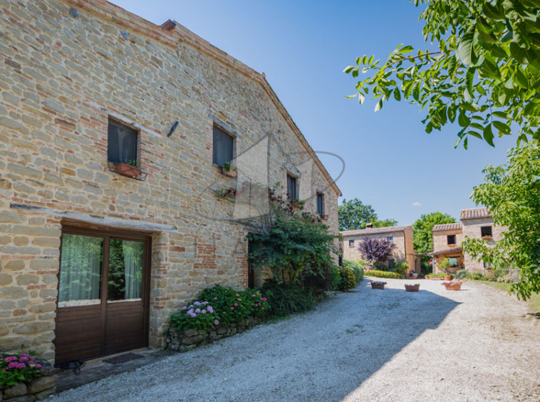 Agriturismo Sarnano Macerata Marche Italy SPA Pool