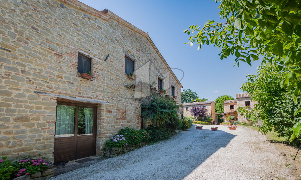 Agriturismo Sarnano Macerata Marche Italy SPA Pool