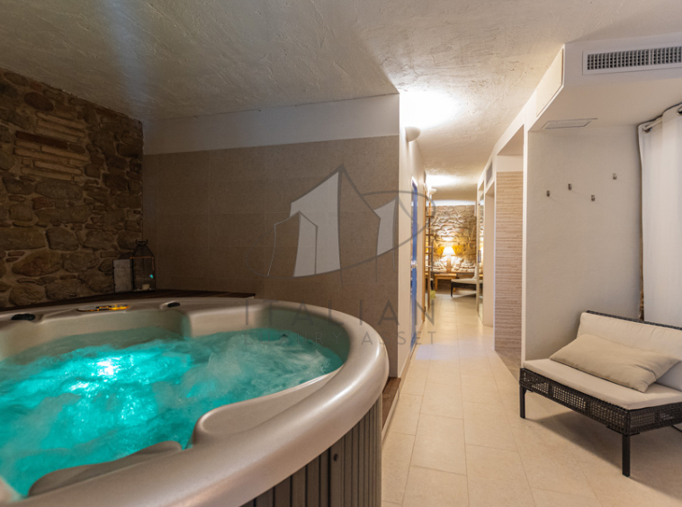 Agriturismo Sarnano Macerata Marche Italy SPA Pool