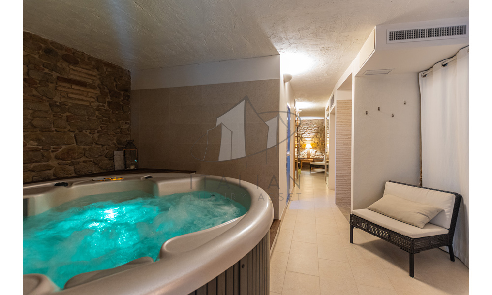 Agriturismo Sarnano Macerata Marche Italy SPA Pool