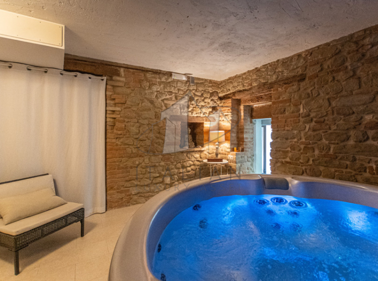 Agriturismo Sarnano Macerata Marche Italy SPA Pool