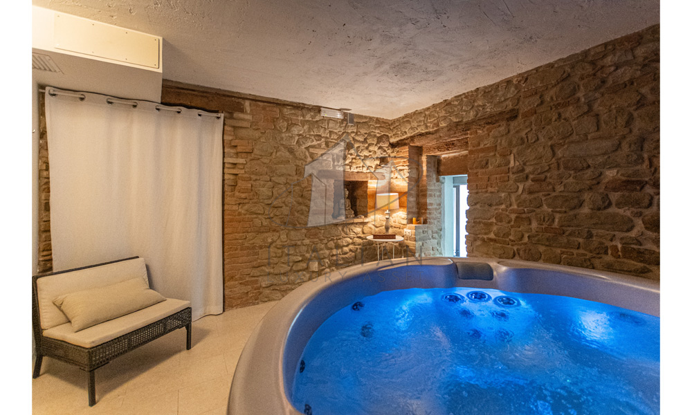 Agriturismo Sarnano Macerata Marche Italy SPA Pool