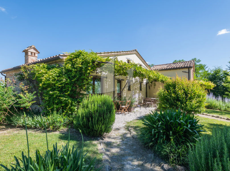 Agriturismo Sarnano Macerata Marche Italy SPA Pool