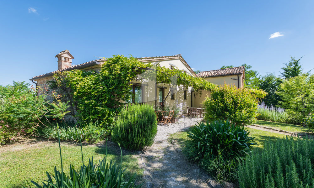 Agriturismo Sarnano Macerata Marche Italy SPA Pool