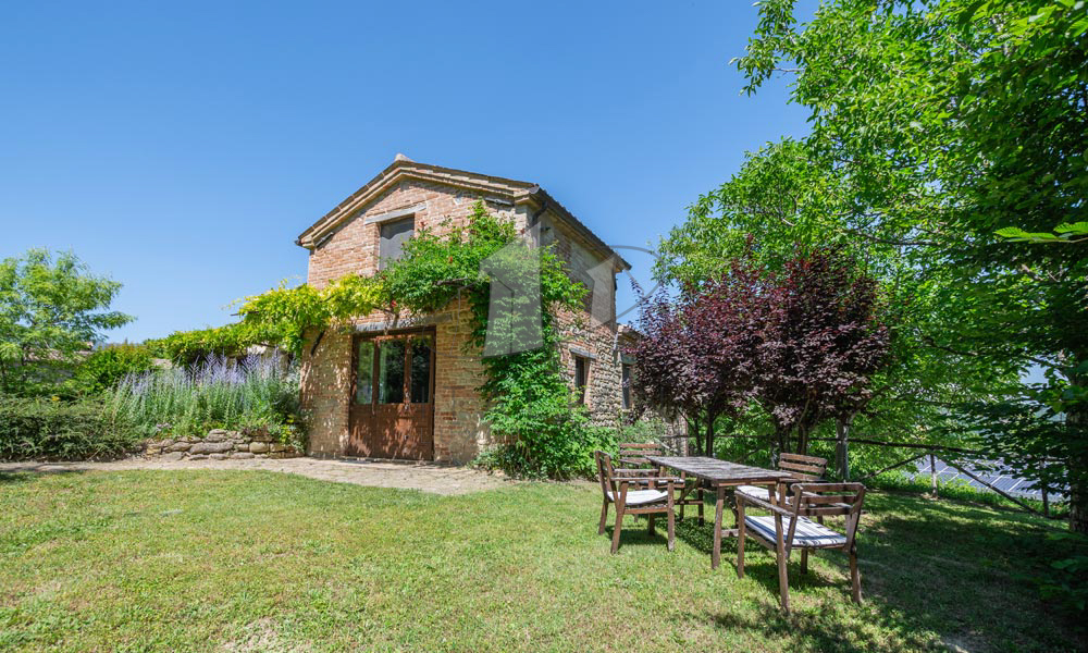 Agriturismo Sarnano Macerata Marche Italy SPA Pool