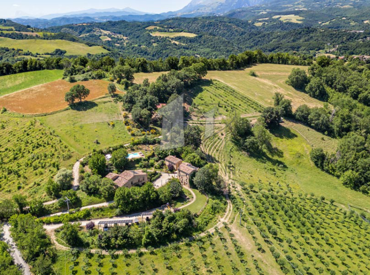 Agriturismo Sarnano Macerata Marche Italy SPA Pool