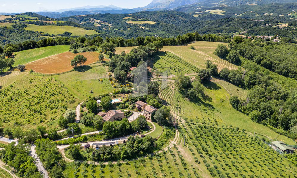 Agriturismo Sarnano Macerata Marche Italy SPA Pool