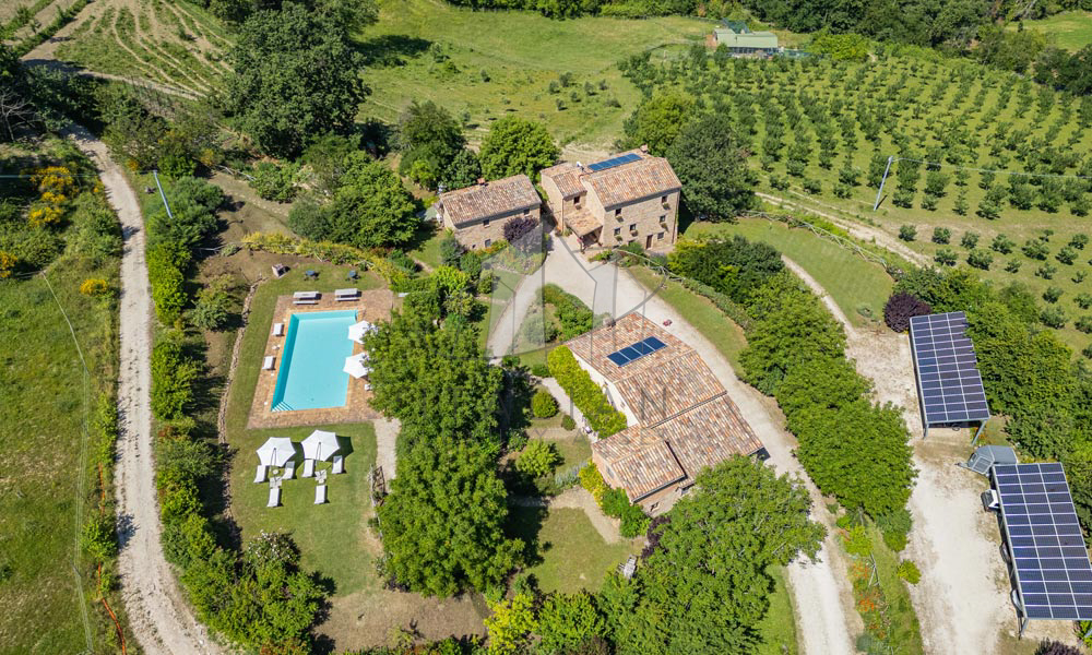 Agriturismo Sarnano Macerata Marche Italy SPA Pool