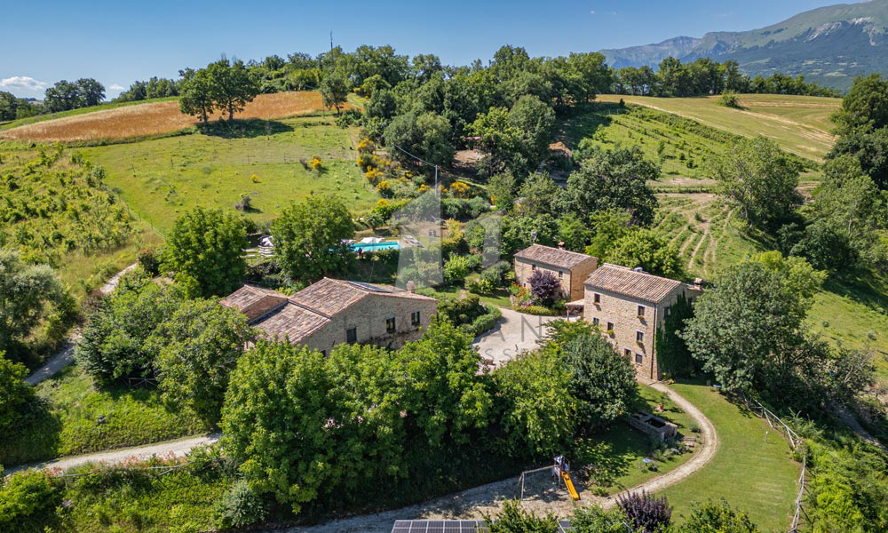 Agriturismo Sarnano Macerata Marche Italy SPA Pool