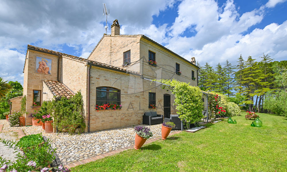 Farmhouse Fermo Marche Italy Panorama