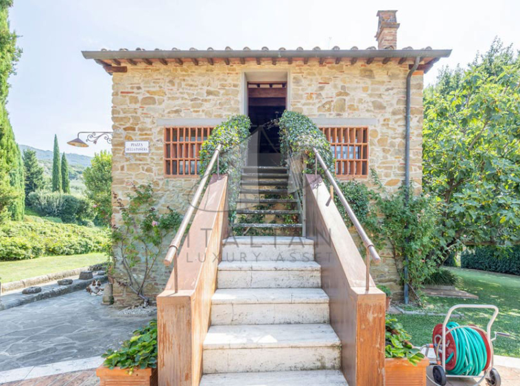 Estate Arezzo Tuscany Valdichiana Pool Cinema