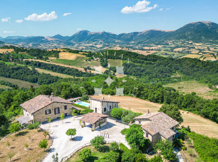 Hamlet Castelraimondo Macerata Marche Italy Pool