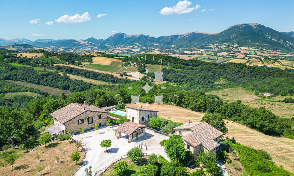 Hamlet Castelraimondo Macerata Marche Italy Pool