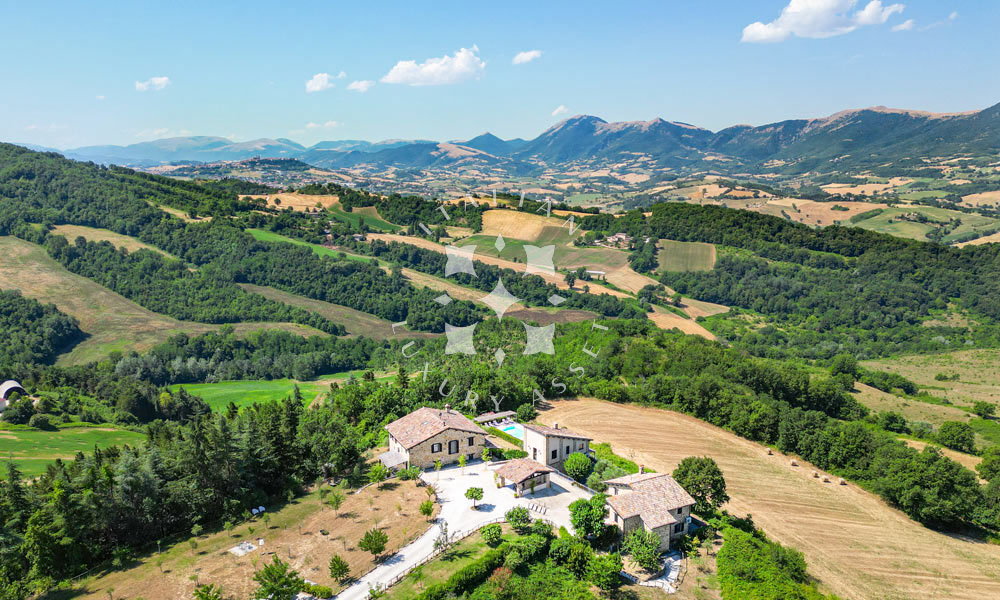Hamlet Castelraimondo Macerata Marche Italy Pool