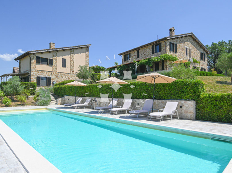 Hamlet Castelraimondo Macerata Marche Italy Pool