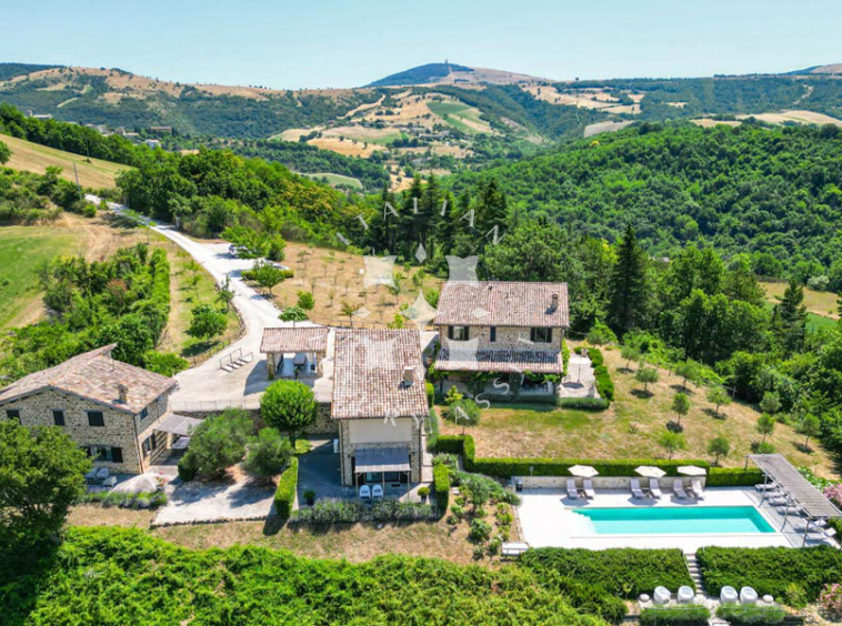 Hamlet Castelraimondo Macerata Marche Italy Pool