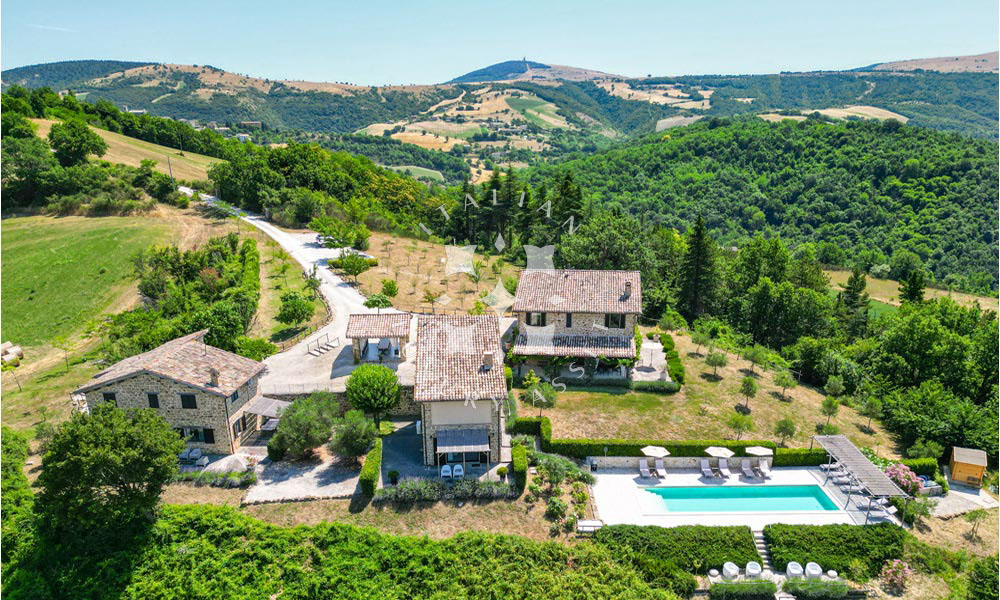 Hamlet Castelraimondo Macerata Marche Italy Pool