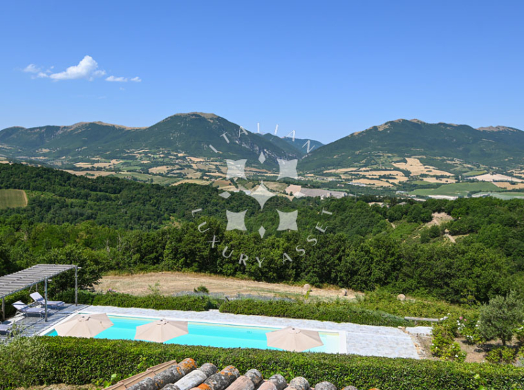 Hamlet Castelraimondo Macerata Marche Italy Pool